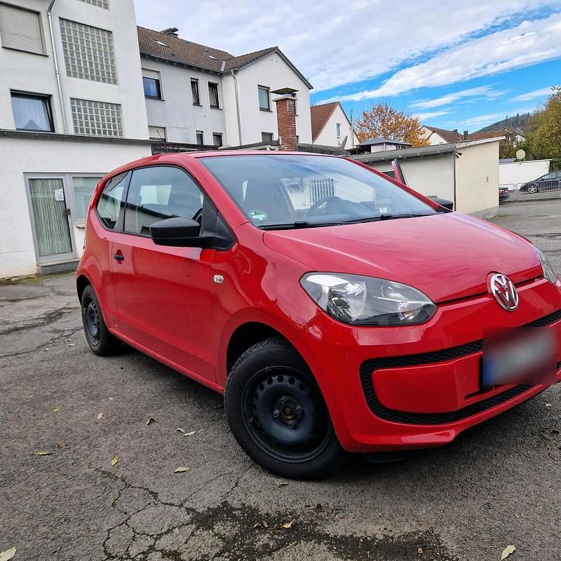 Rot Gebraucht 2013 VW up! Kleinwagen | 3.900 € (Fairer Preis) - Bild 1/4