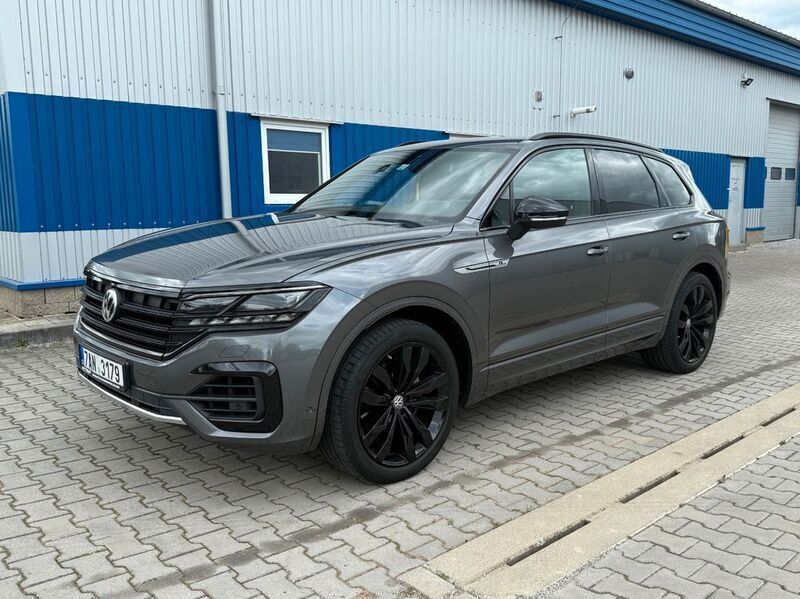Grau Gebraucht 2019 VW Touareg R SUV | 33.000 € (Teuer) - Bild 1/4