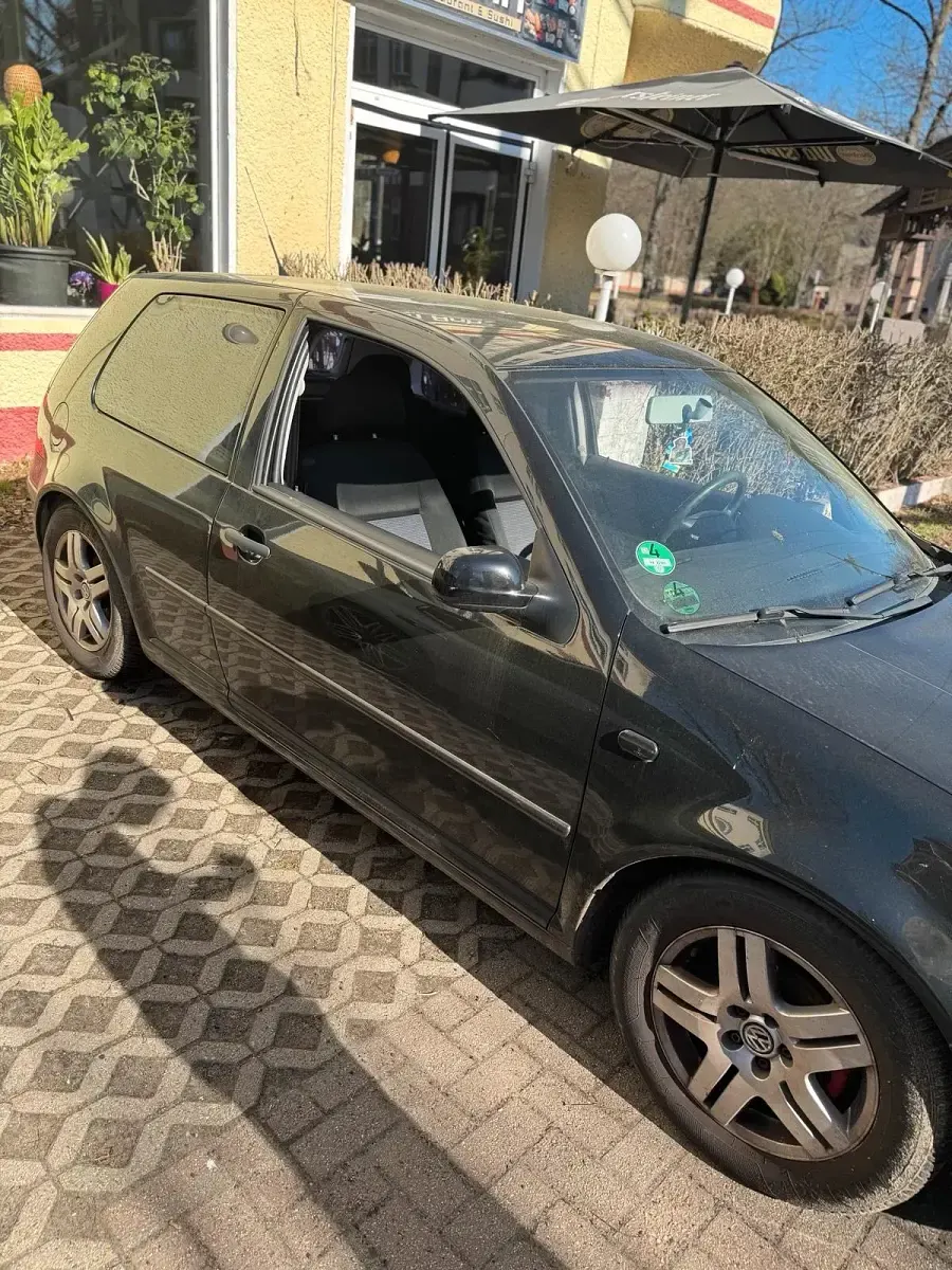 Gebraucht VW Golf IV 75 PS (55 kW) 2002 Schwarz Kleinwagen