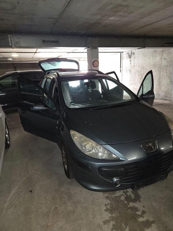 Grau Gebraucht 2005 Peugeot 307 Tendance Kombi | 500 € - Bild 1/4