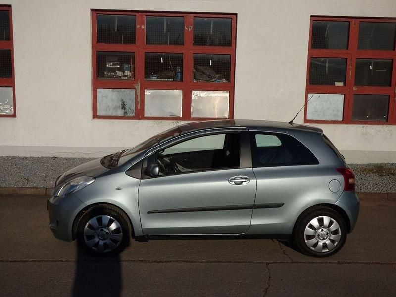 Silber Gebraucht 2006 Toyota Yaris Sol Kleinwagen | 3.200 € (Guter Preis) - Bild 1/4