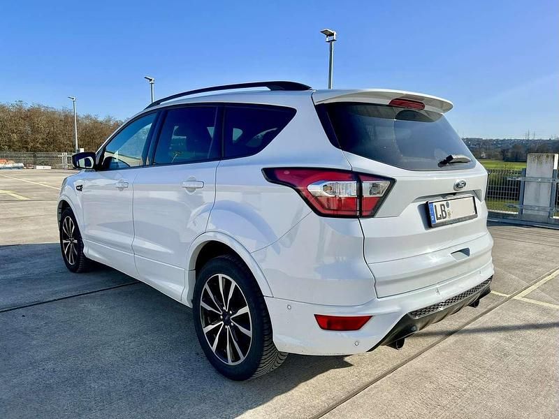 Gebraucht Ford Kuga ST-Line 175 PS (128 kW) 2018 Weiß SUV