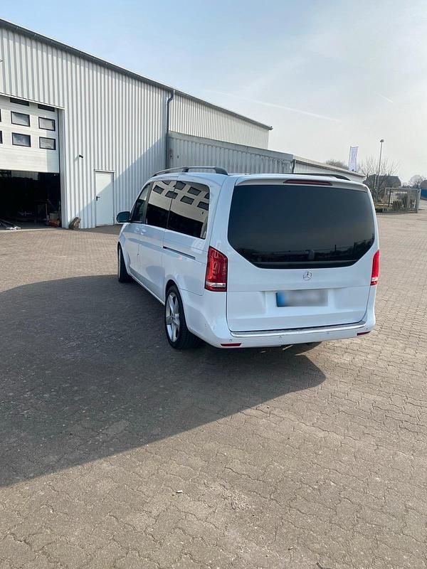 Gebraucht Mercedes V250 190 PS (139 kW) 2019 Weiß Van / Kleinbus
