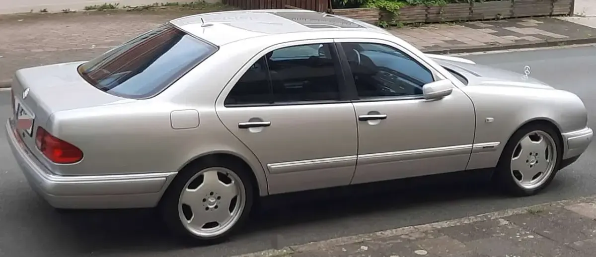 Gebraucht Mercedes E240 Avantgarde 170 PS (125 kW) 1998 Silber Limousine