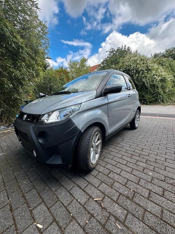 Silber Gebraucht 2017 Aixam Crossline | 8.500 € - Bild 1/4