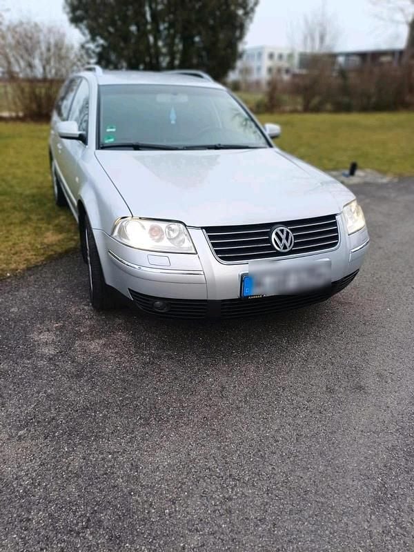 Grau Gebraucht 2003 VW Passat Highline Kombi | 2.690 € (Guter Preis) - Bild 1/4