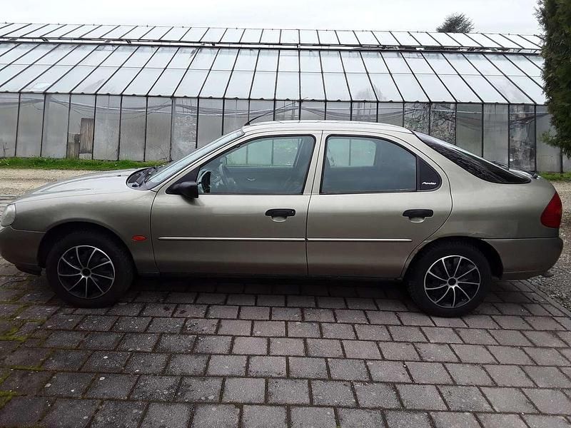 Gebraucht Ford Mondeo 116 PS (85 kW) 1999 Beige Limousine