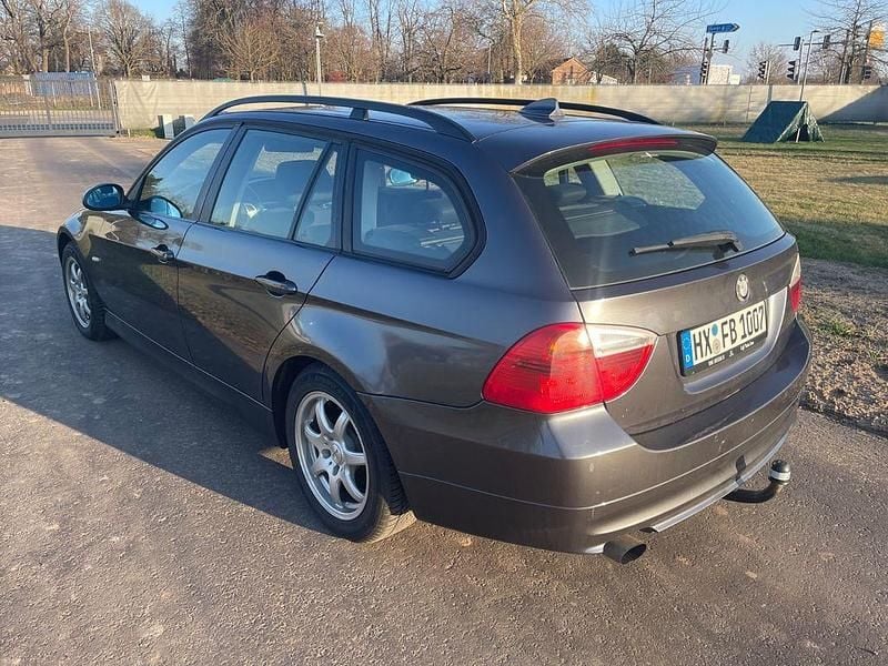 Gebraucht BMW 320 150 PS (110 kW) 2006 Grau Kombi