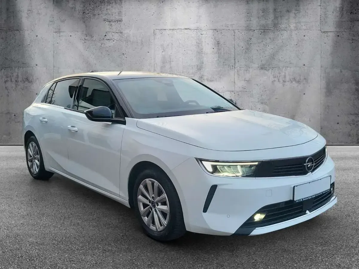 Gebraucht Opel Astra Elegance 131 PS (96 kW) 2023 Weiß Kleinwagen