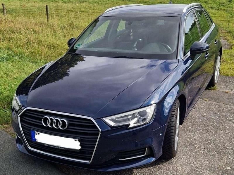 Blau Gebraucht 2018 Audi A3 Sportback Kleinwagen | 17.000 € (Etwas zu teuer) - Bild 1/4