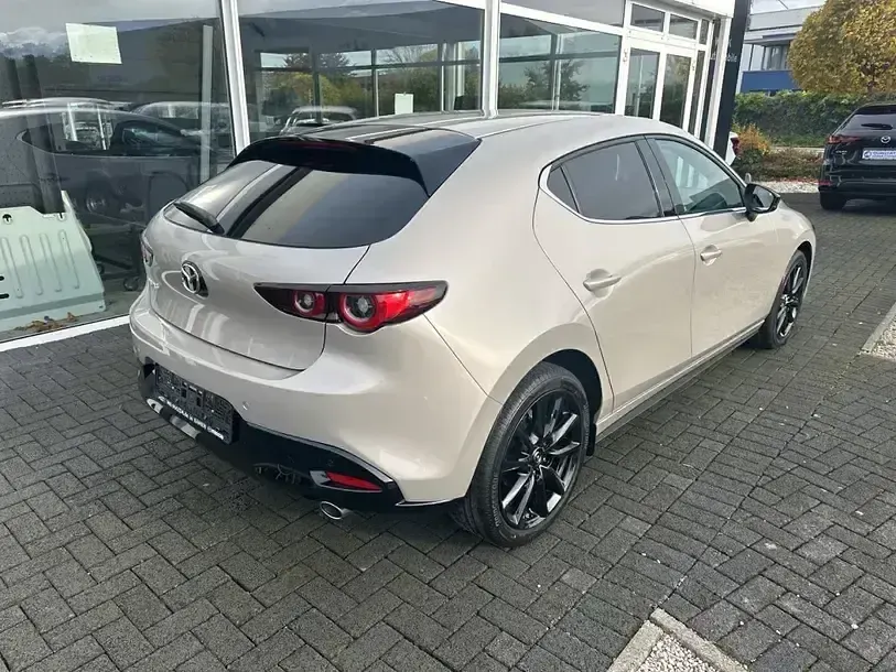Neu Mazda 3 Homura-Line 140 PS (102 kW) 2025 Platinum quartz m Limousine