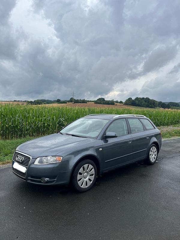 Grau Gebraucht 2005 Audi A4 Kombi | 1.700 € (Fairer Preis) - Bild 1/4