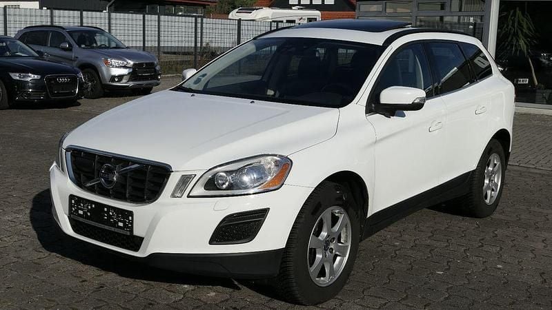 Weiß Gebraucht 2012 Volvo XC60 Momentum SUV | 10.790 € (Fairer Preis) - Bild 1/4