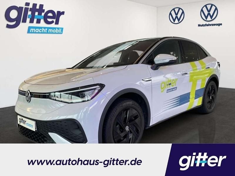 Gletscherweiß metallic Gebraucht 2023 VW ID.5 Pro Performance SUV | 35.978 € (Fairer Preis) - Bild 1/4
