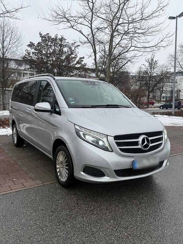 Silber Gebraucht 2014 Mercedes V220 Van / Kleinbus | 28.500 € - Bild 1/4