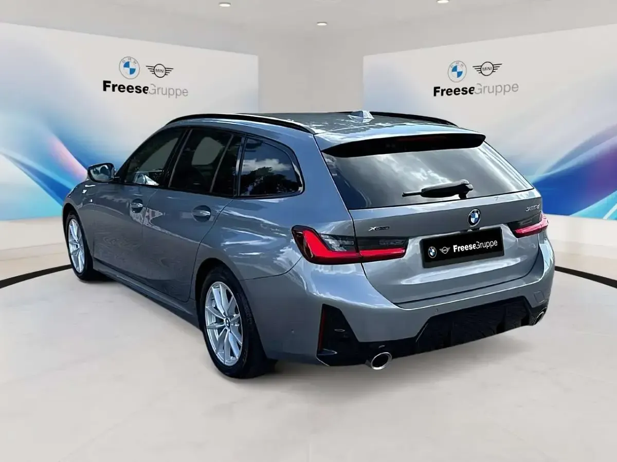 Gebraucht BMW 320 M Sport 190 PS (139 kW) 2024 Skyscraper grau metallic Kombi