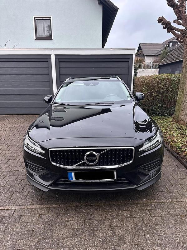 Gebraucht Volvo V60 CC Pro 197 PS (144 kW) 2022 Schwarz Kombi