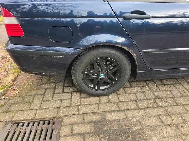 Gebraucht BMW 318 Basis 143 PS (105 kW) 2002 Blau Limousine