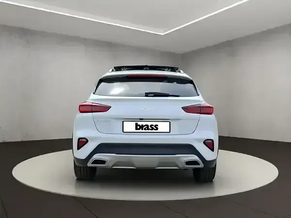 Gebraucht Kia Ceed 204 PS (150 kW) 2022 Deluxeweiss met. Kleinwagen