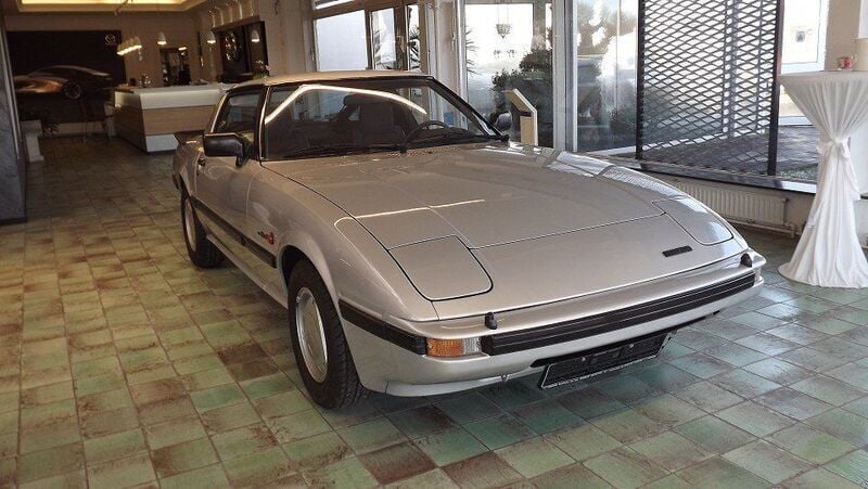 Silber metallic Gebraucht 1982 Mazda RX7 Kleinwagen | 15.700 € - Bild 1/4
