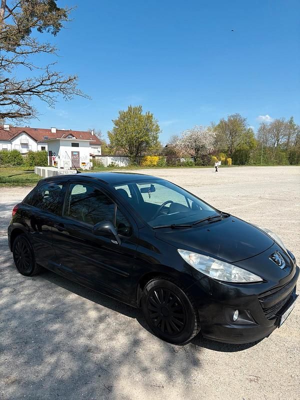 Gebraucht Peugeot 207 95 PS (69 kW) 2009 Schwarz Kleinwagen