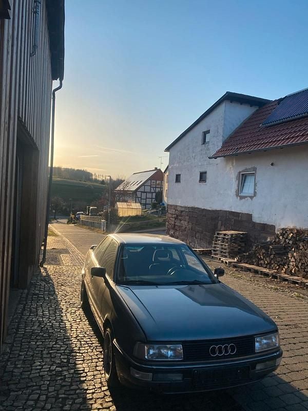 Grau Gebraucht 1988 Audi 90 Limousine | 3.500 € - Bild 1/4