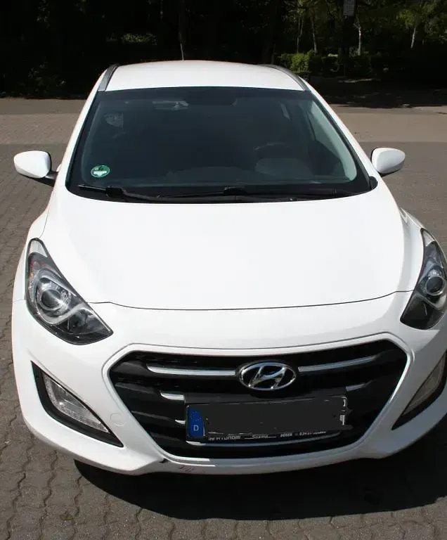 Gebraucht Hyundai i30 Classic 110 PS (80 kW) 2016 Weiß Limousine