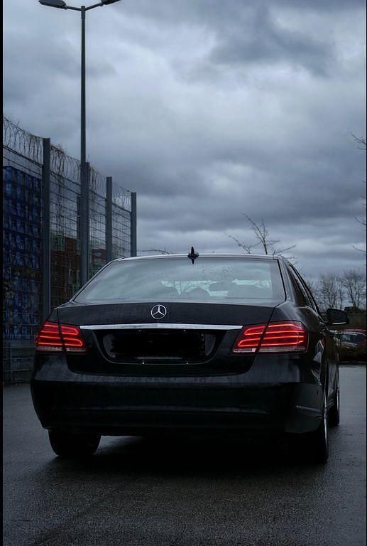 Gebraucht Mercedes E220 Elegance 170 PS (125 kW) 2013 Schwarz Limousine