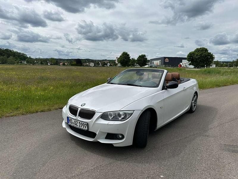 Weiß Gebraucht 2014 BMW 320 Cabriolet M Sport Cabrio | 12.000 € (Fairer Preis) - Bild 1/4