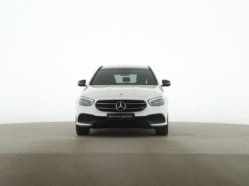 Gebraucht Mercedes E300 Avantgarde 306 PS (225 kW) 2022 Weiß Limousine