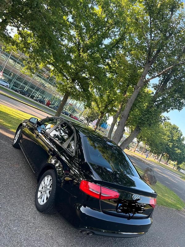 Gebraucht Audi A4 143 PS (105 kW) 2012 Schwarz Limousine
