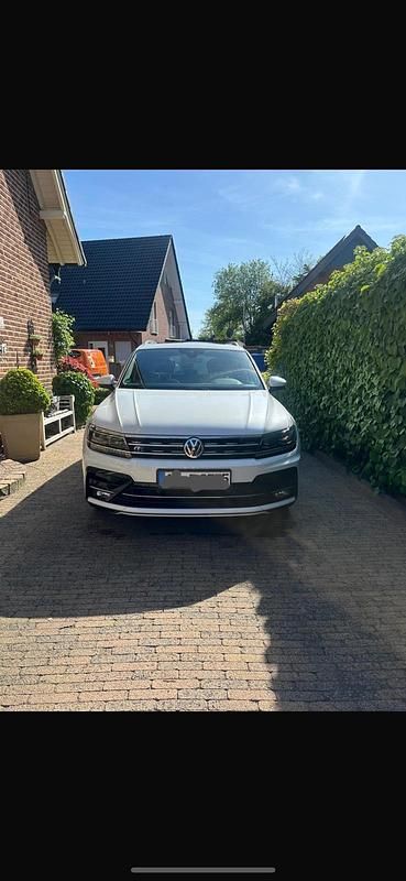 Weiß Gebraucht 2018 VW Tiguan R-line SUV | 28.999 € (Etwas zu teuer) - Bild 1/4