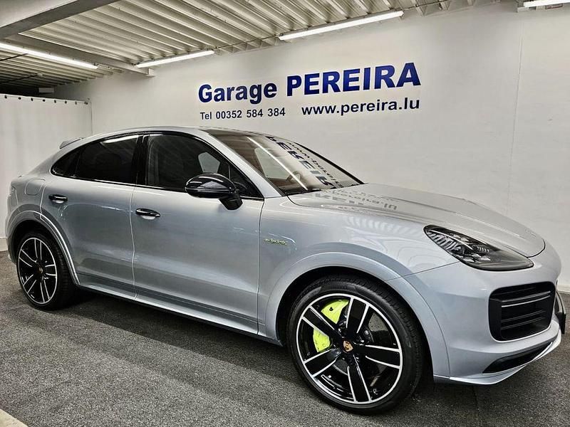 Grau Gebraucht 2020 Porsche Cayenne Turbo S Sport SUV | 148.900 € - Bild 1/4