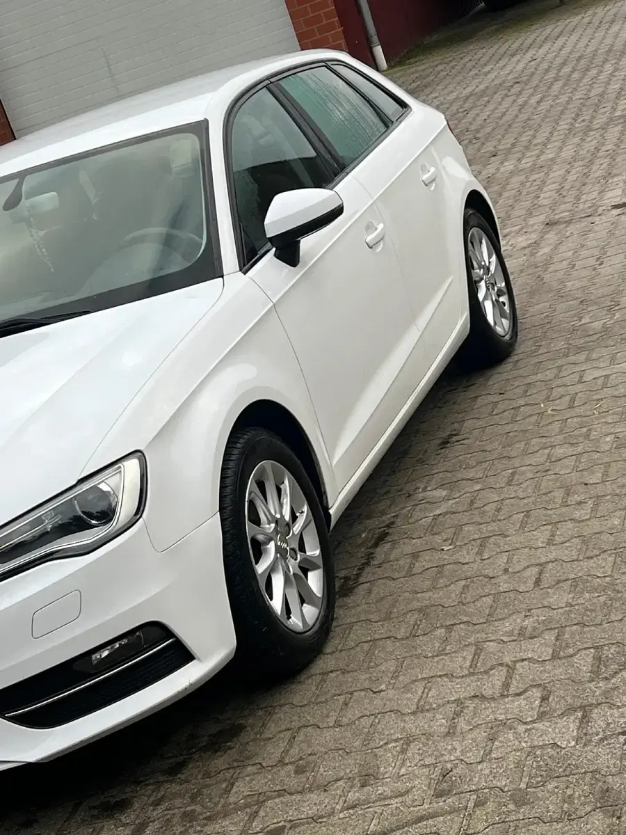 Gebraucht Audi A3 Attraction 150 PS (110 kW) 2015 Weiß Limousine