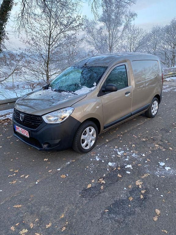 Beige Gebraucht 2019 Dacia Dokker Essentiel Van | 10.299 € (Guter Preis) - Bild 1/4