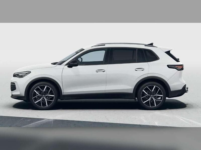 Neu VW Tiguan 150 PS (110 kW) 2025 Pure white uni SUV