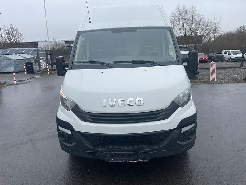 Second-hand Iveco Daily 116 CP (85 kW) 2017 Alb Monovolum