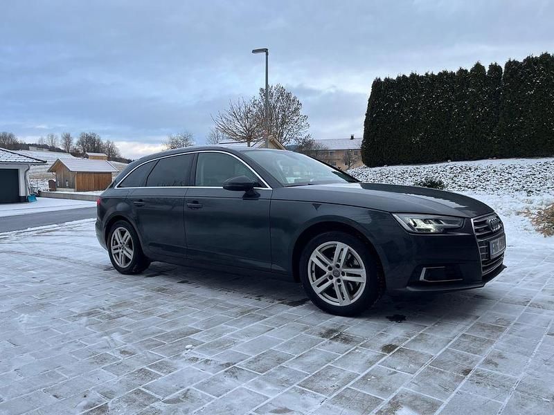 Gebraucht Audi A4 Sport 150 PS (110 kW) 2017 Grau Kombi