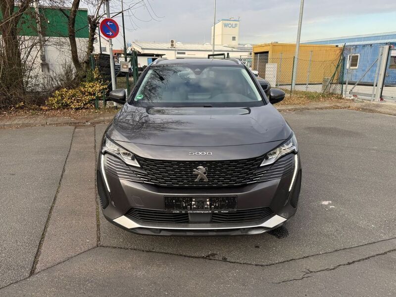 Grau Gebraucht 2021 Peugeot 5008 Allure Van / Kleinbus | 17.900 € (Teuer) - Bild 1/2