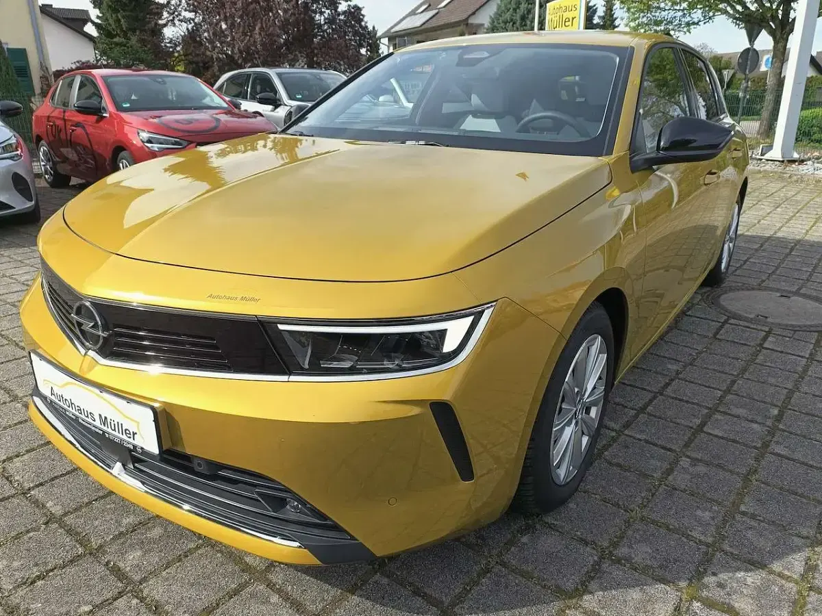 Gebraucht Opel Astra Elegance 131 PS (96 kW) 2023 Kult gelb Limousine