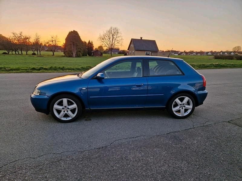 Usata Audi A3 131 CV (96 kW) 2001 Blu Utilitaria
