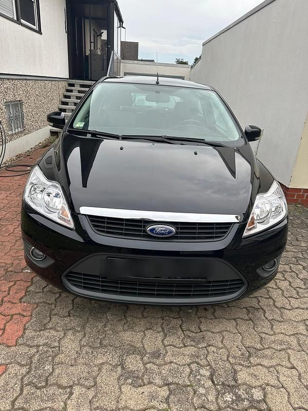 Schwarz Gebraucht 2010 Ford Focus Limousine | 2.800 € (Guter Preis) - Bild 1/4