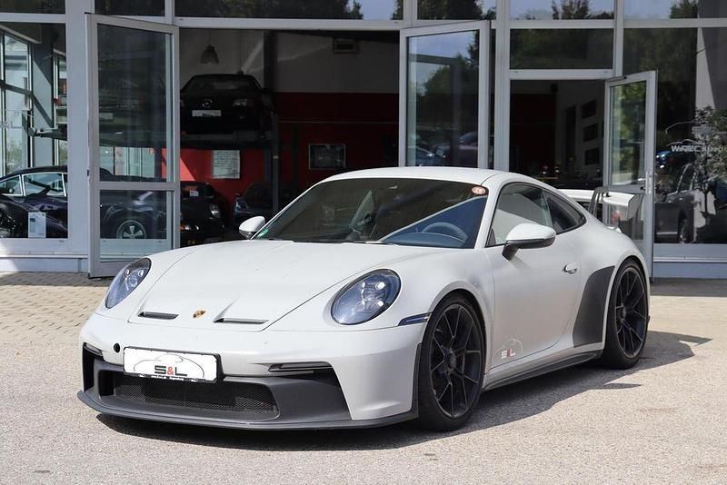 Grau Gebraucht 2024 Porsche 992 | 209.900 € (Fairer Preis) - Bild 1/4