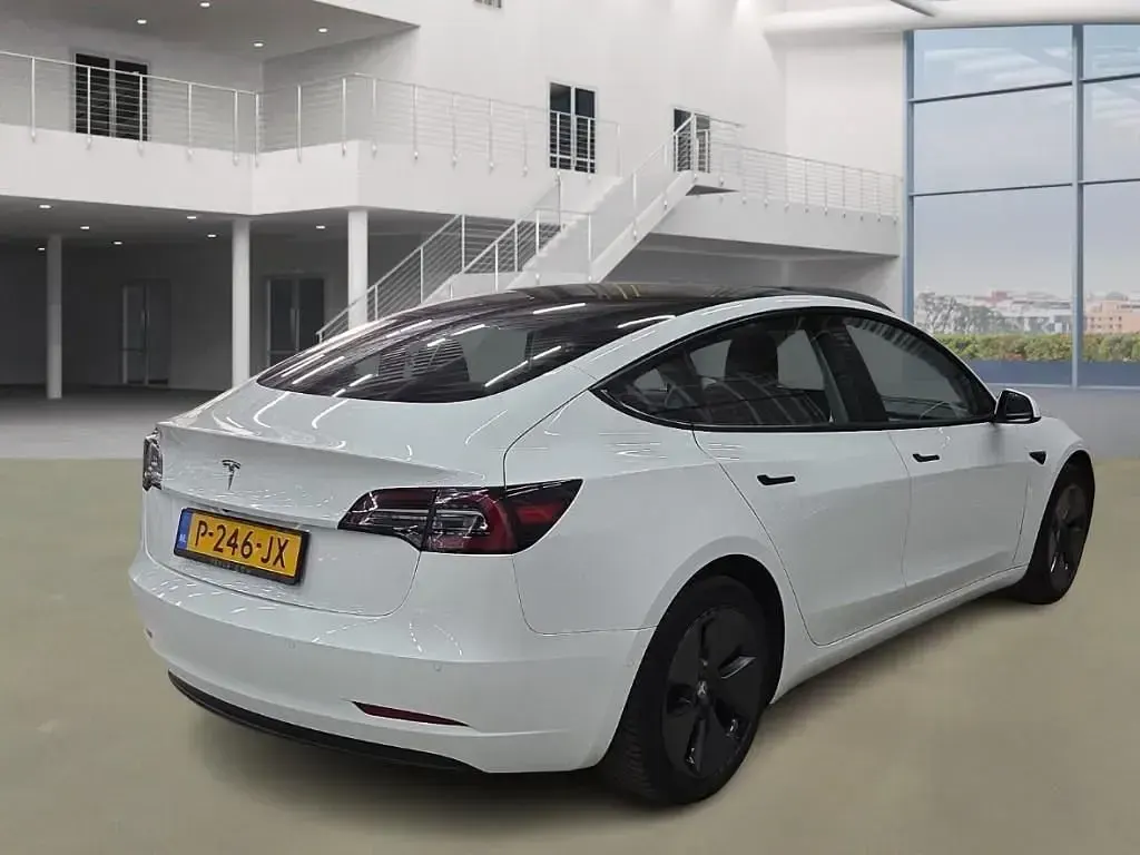 Gebraucht Tesla Model 3 Standard Range 225 kW (306 PS) 2021 Weiß Limousine