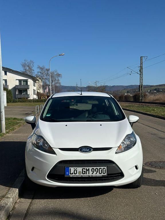 Gebraucht Ford Fiesta 82 PS (60 kW) 2010 Weiß Kleinwagen