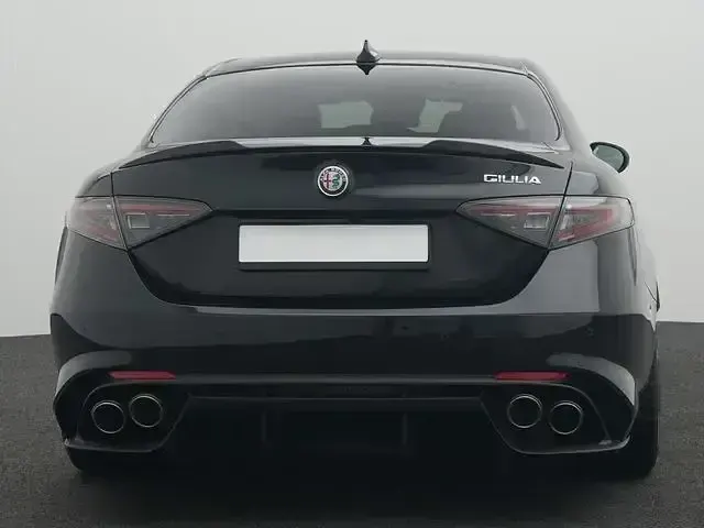 Gebraucht Alfa Romeo Giulia Quadrifoglio 520 PS (382 kW) 2023 Schwarz Limousine