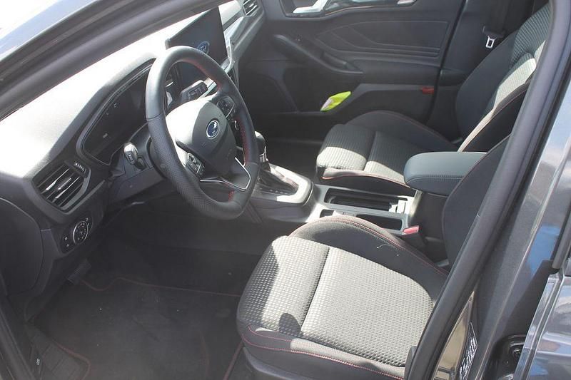 Gebraucht Ford Focus ST-Line X 155 PS (114 kW) 2025 Grau Limousine