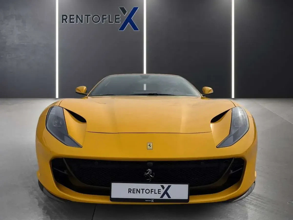 Second-hand Ferrari 812 799 CP (587 kW) 2018 Galben Coupe