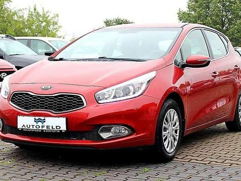 Rot Gebraucht 2013 Kia Ceed Limousine | 5.950 € (Fairer Preis) - Bild 1/4