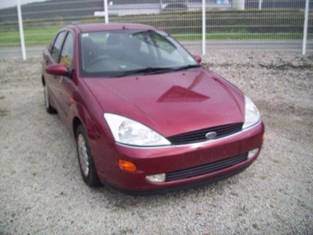 Gebraucht Ford Focus Ghia 101 PS (74 kW) 2001 Rot metallic Limousine